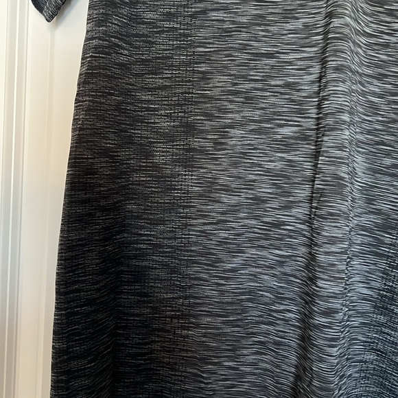 UA men’s Tee Shirt Slim Fit - Picture 2 of 5